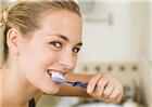 调查：不足40%成年人每天刷牙两次 女性高于男性